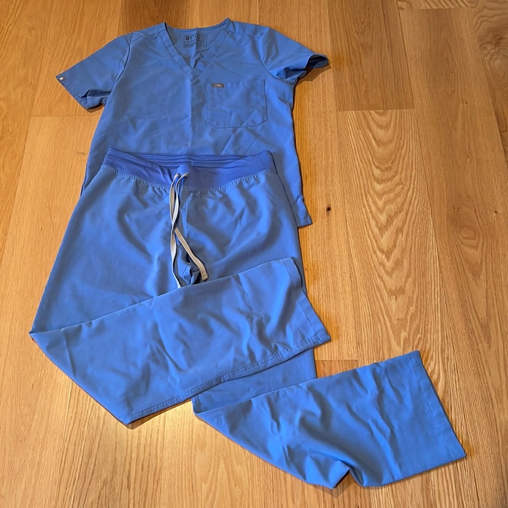 Figs set Medium Catarina top with medium tall Livingston pants
